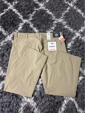 NWT Dockers Men’s Go Jean Cut Straight Fit Performance Khaki Pants 40x30